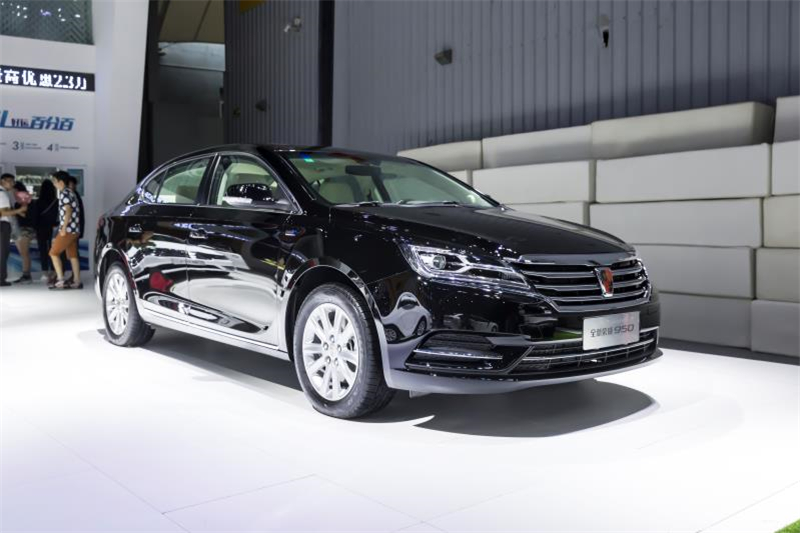 全新榮威950、榮威e950定義“高級轎車” 成都車展亮相售價16.88萬起 互聯(lián)網(wǎng)汽車上市一周年 系統(tǒng)升級帶來顛覆式進(jìn)化
