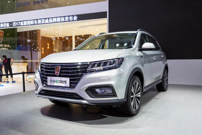 全新榮威950、榮威e950定義“高級轎車” 成都車展亮相售價16.88萬起 互聯(lián)網(wǎng)汽車上市一周年 系統(tǒng)升級帶來顛覆式進(jìn)化