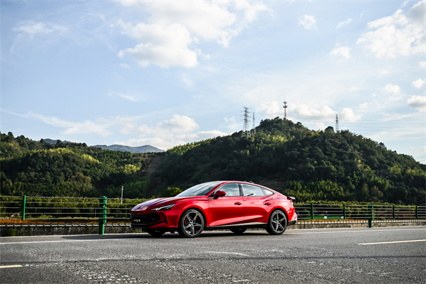 B級運動轎車新標桿來了，MG7 2025款智能登場，限時一口價11.29萬元起