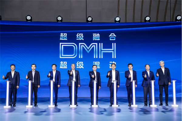 “入門即享長(zhǎng)續(xù)航大動(dòng)力” 榮威D5X DMH限時(shí)權(quán)益價(jià)10.98萬(wàn)起，插混SUV市場(chǎng)迎來(lái)“價(jià)值王者”
