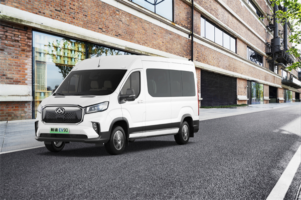 上汽大通MAXUS輕客家族“三電齊發(fā)”，大拿M1攜手2025款新途EV70、新途EV90上市發(fā)布